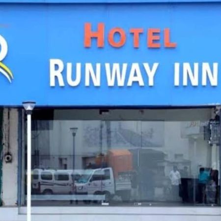 Hotel Runway Inn Ahmedabad Exterior photo