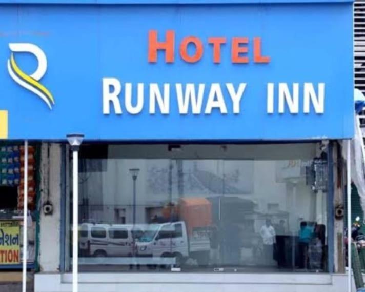Hotel Runway Inn Ahmedabad Exterior photo