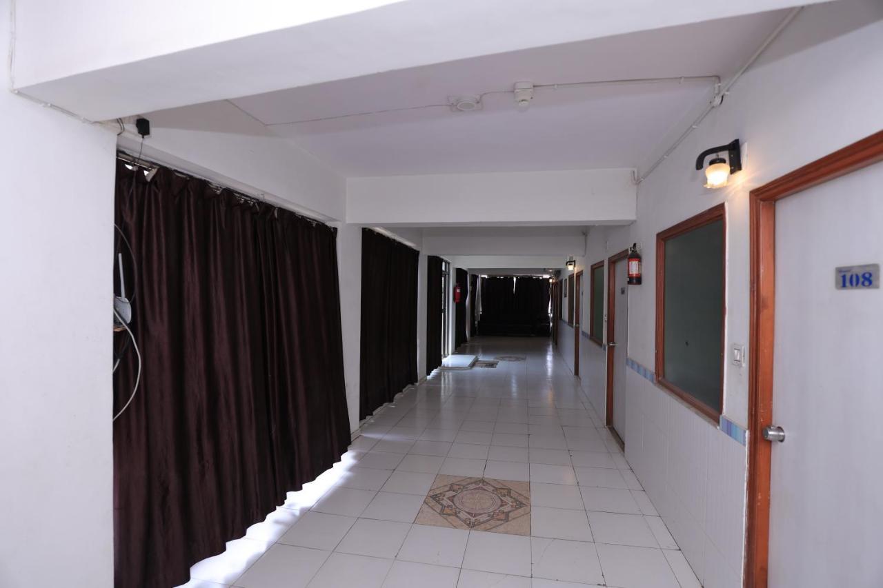 Hotel Runway Inn Ahmedabad Exterior photo