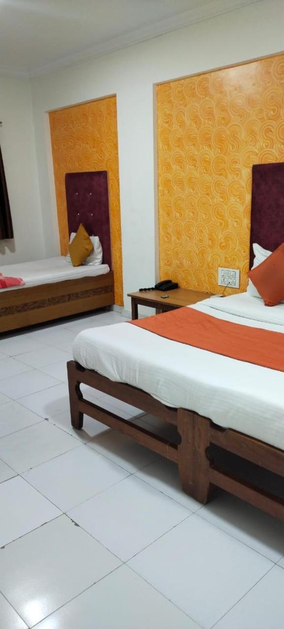 Hotel Runway Inn Ahmedabad Room photo
