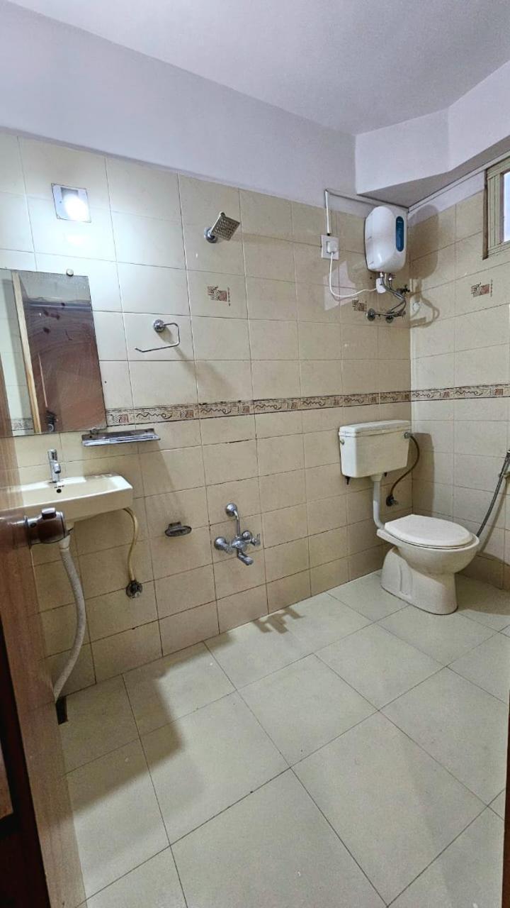 Hotel Runway Inn Ahmedabad Exterior photo