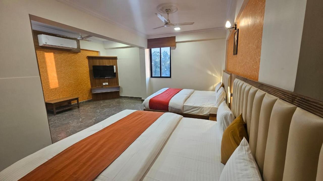 Hotel Runway Inn Ahmedabad Exterior photo