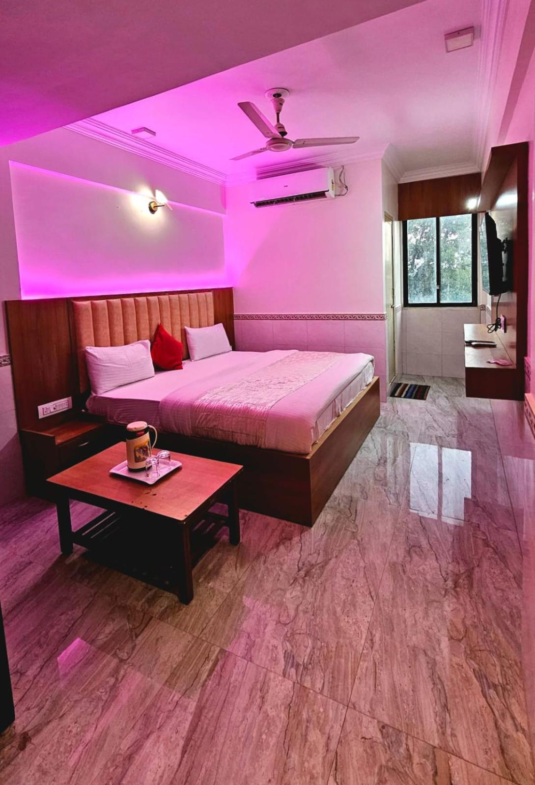 Hotel Runway Inn Ahmedabad Exterior photo